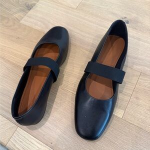 Vagabond Shoes Mary Jane Flats with Elastic EUC